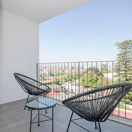 Liiiving In - View Apartment