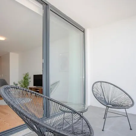 Apartment Liiiving In - View *