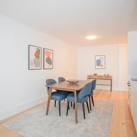 Liiiving In - View Apartment *