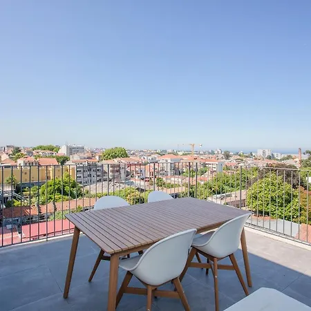 Apartment Liiiving In - View *