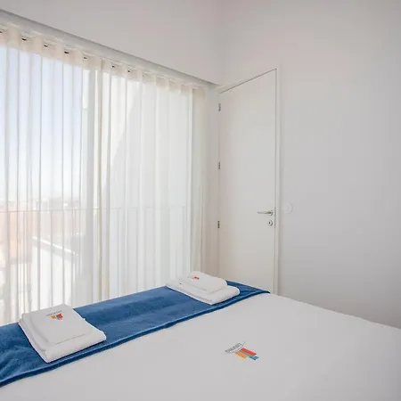 Liiiving In - View Apartment Porto