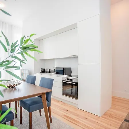 Apartment Liiiving In - View *