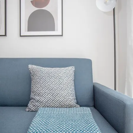 Liiiving In - View Apartment