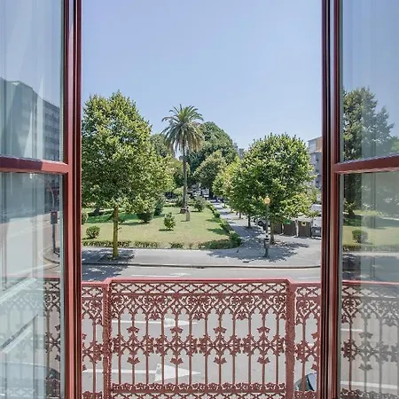 Apartment Liiiving In - View *