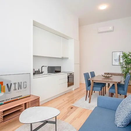 Liiiving In - View Apartment *
