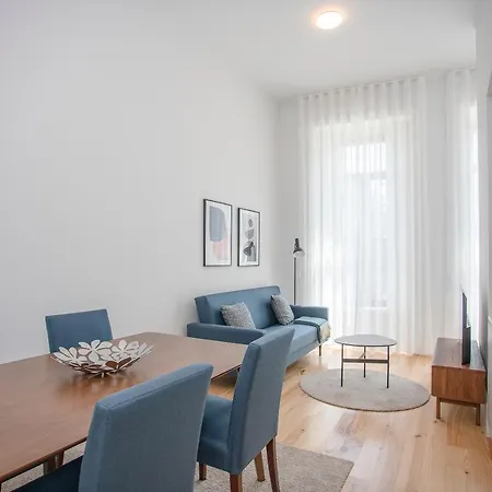 Liiiving In - View Apartment Porto