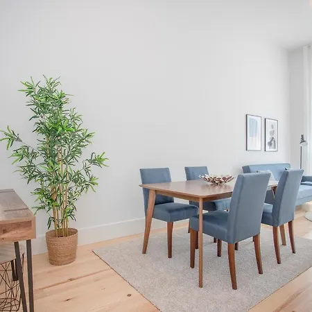 Liiiving In - View Apartment Porto