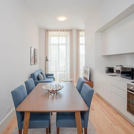 Liiiving In - View Apartment