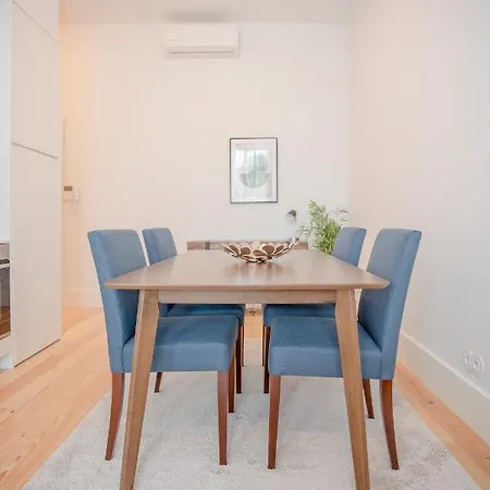 Liiiving In - View Apartment *