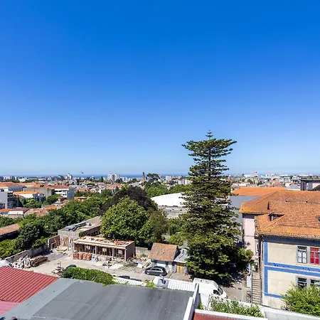 Liiiving In - View Porto