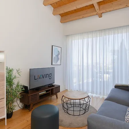 Liiiving In - View * Porto
