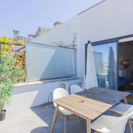 Apartment Liiiving In - View *