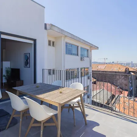 Liiiving In - View * Porto