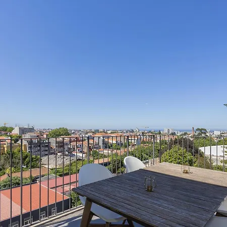 Liiiving In - View Apartment *
