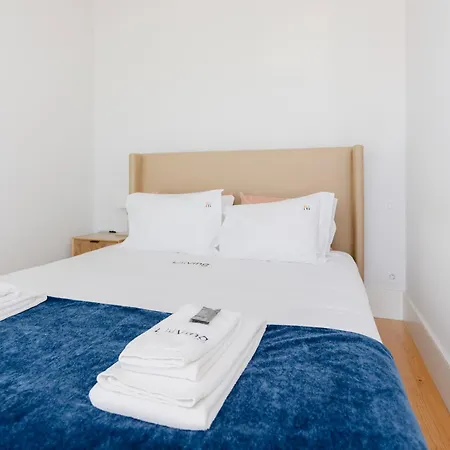 Liiiving In - View Apartment