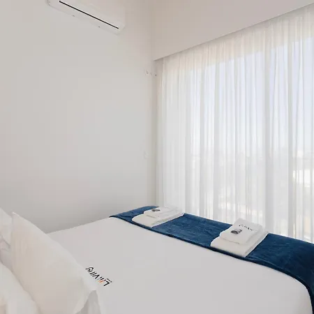 Liiiving In - View Apartment Porto