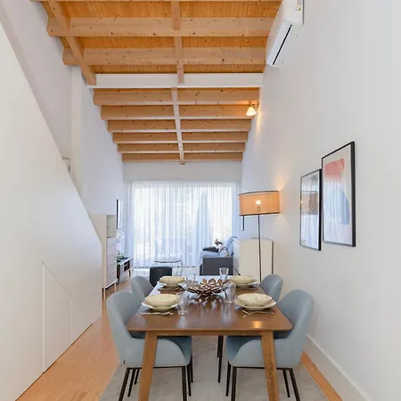 Apartment Liiiving In - View *