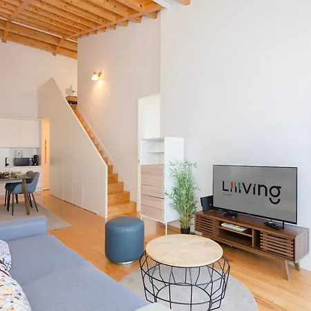 Liiiving In - View *